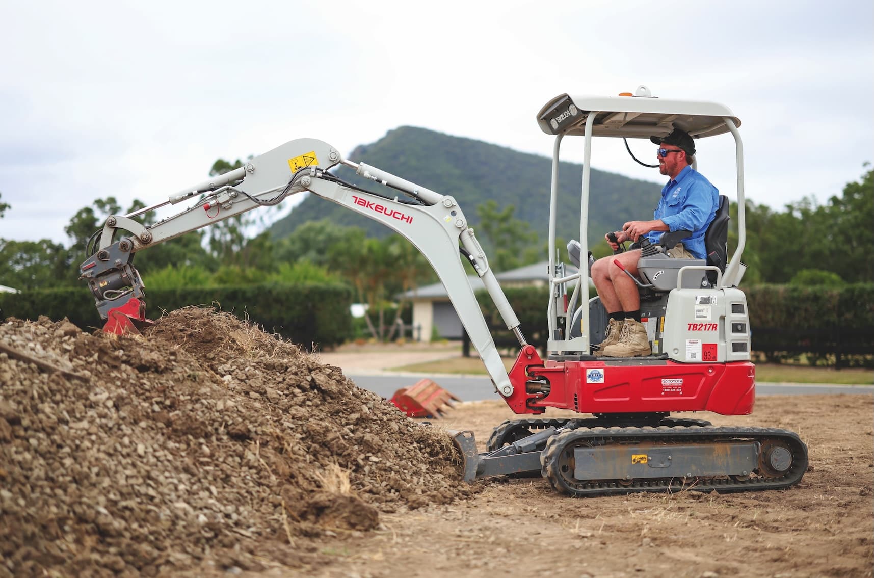 Hitachi ZX345- 7: Compact, comfortable champion