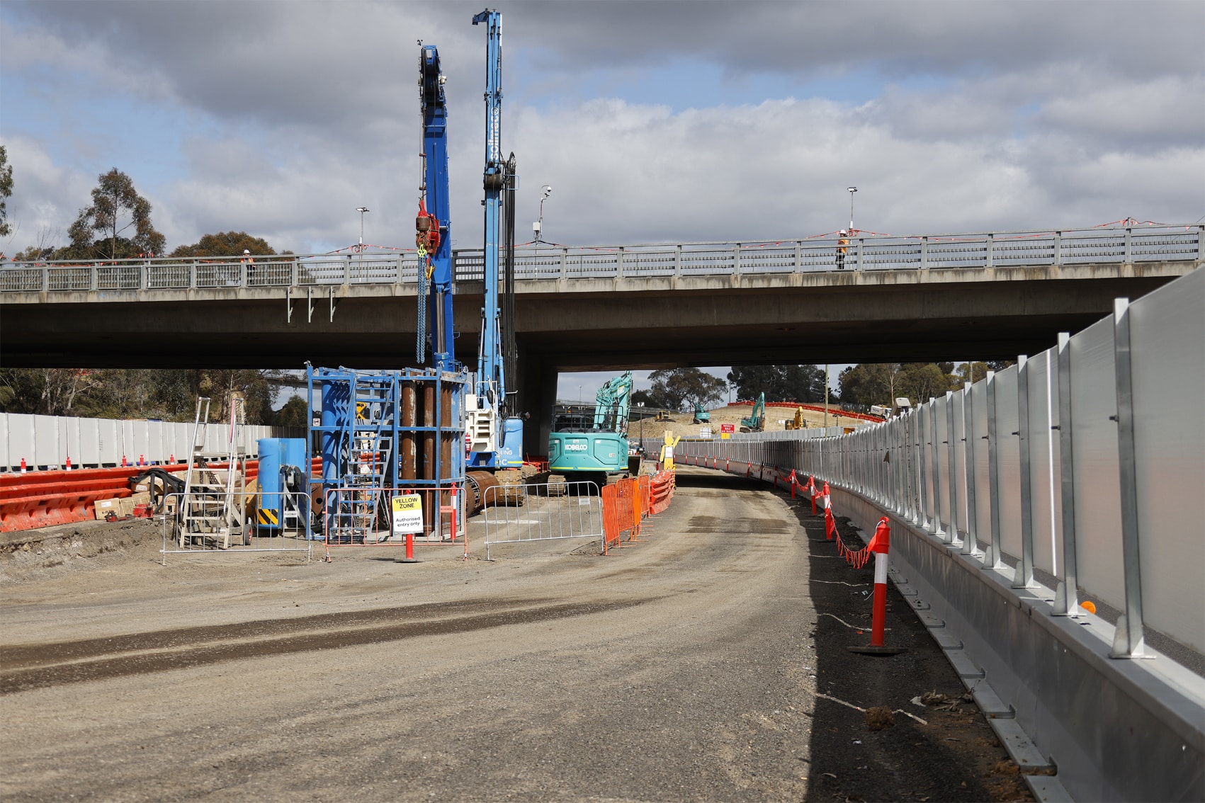 Big rig digs in on Eastern Freeway